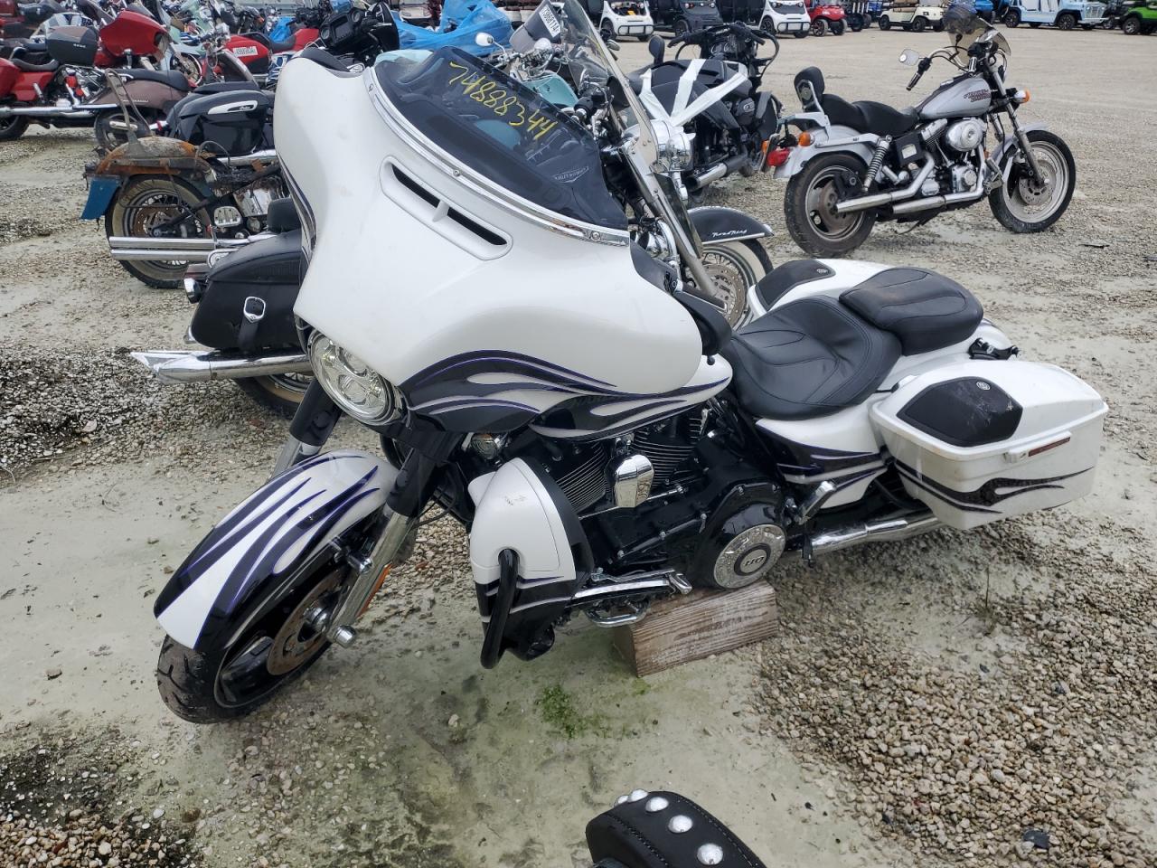 Image 3 of 2016 HARLEY-DAVIDSON FLHXSE CVO STREET GLIDE 2016 with VIN 1HD1PXN15GB962740