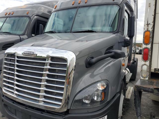 Image 2 of 2018 FREIGHTLINER CASCADIA 113  2018 with VIN 3AKJGHDV6JSJV6366