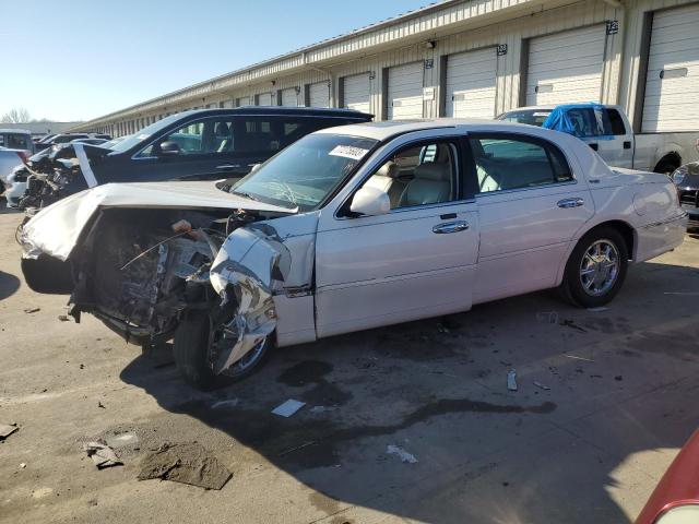 Image 1 of 2000 LINCOLN TOWN CAR SIGNATURE 2000 with VIN 1LNHM82W8YY762167