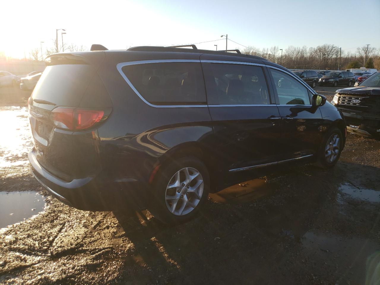 Изображение 3 2017 CHRYSLER PACIFICA TOURING L 2017 с VIN 2C4RC1BG9HR820917