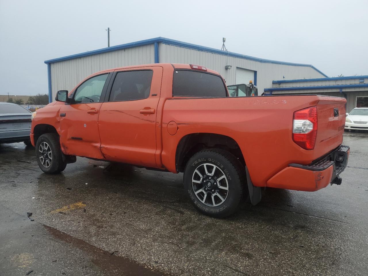 Image 2 of 2016 TOYOTA TUNDRA CREWMAX SR5 2016 with VIN 5TFEY5F17GX193437