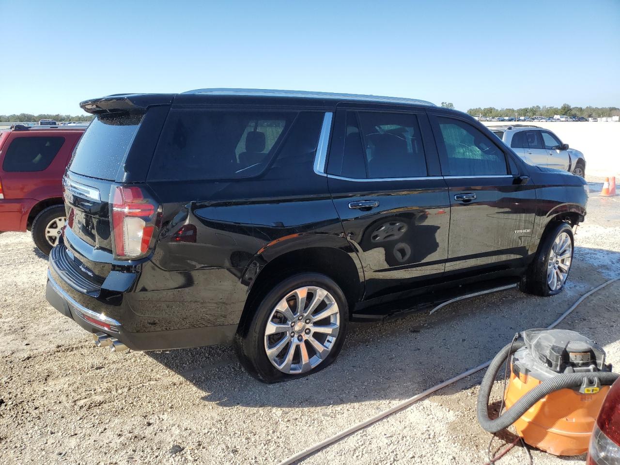 Изображение 3 2021 CHEVROLET TAHOE K1500 PREMIER 2021 с VIN 1GNSKSKD6MR437332