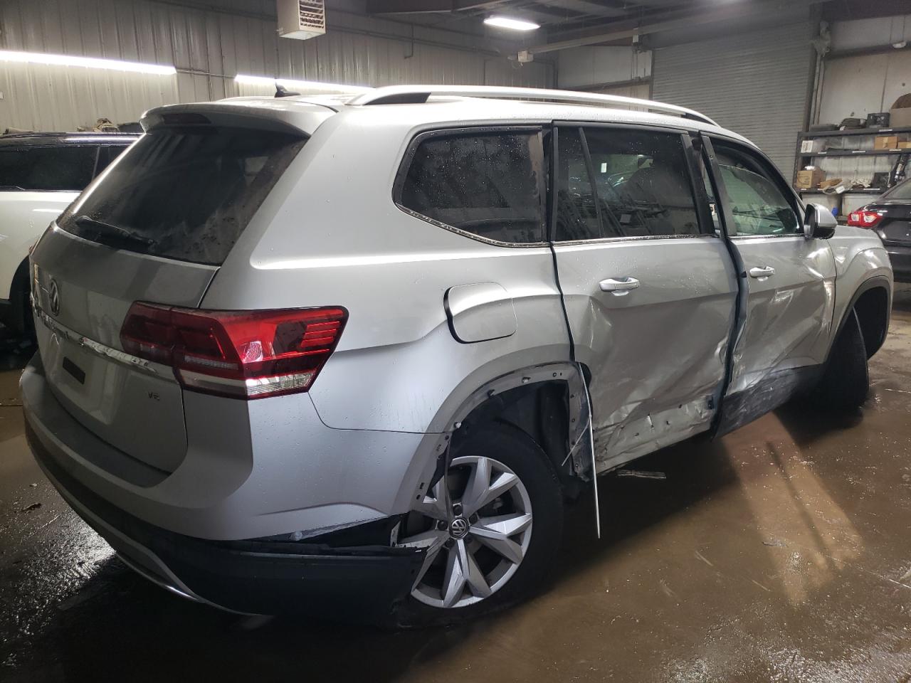 Image 3 of 2018 VOLKSWAGEN ATLAS  2018 with VIN 1V2BR2CA4JC502040