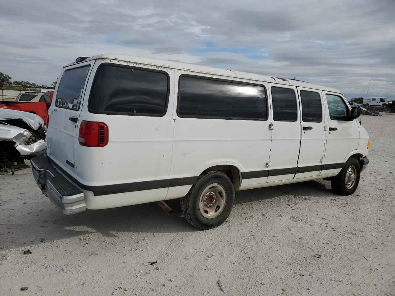 Image 3 of 1999 DODGE RAM WAGON B3500 1999 with VIN 2B5WB35Z8XK542980