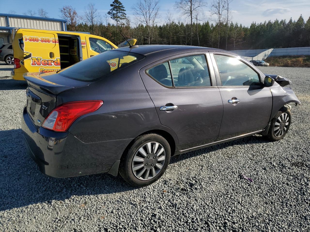 Obraz 3 z 2015 NISSAN VERSA S 2015 z VIN 3N1CN7AP6FL923522