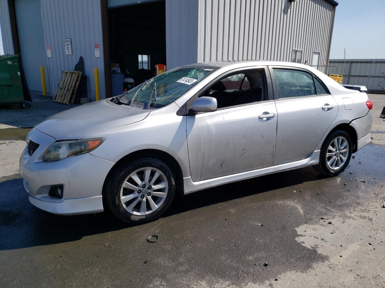 Obraz 1 z 2010 TOYOTA COROLLA BASE 2010 z VIN 1NXBU4EE9AZ256751
