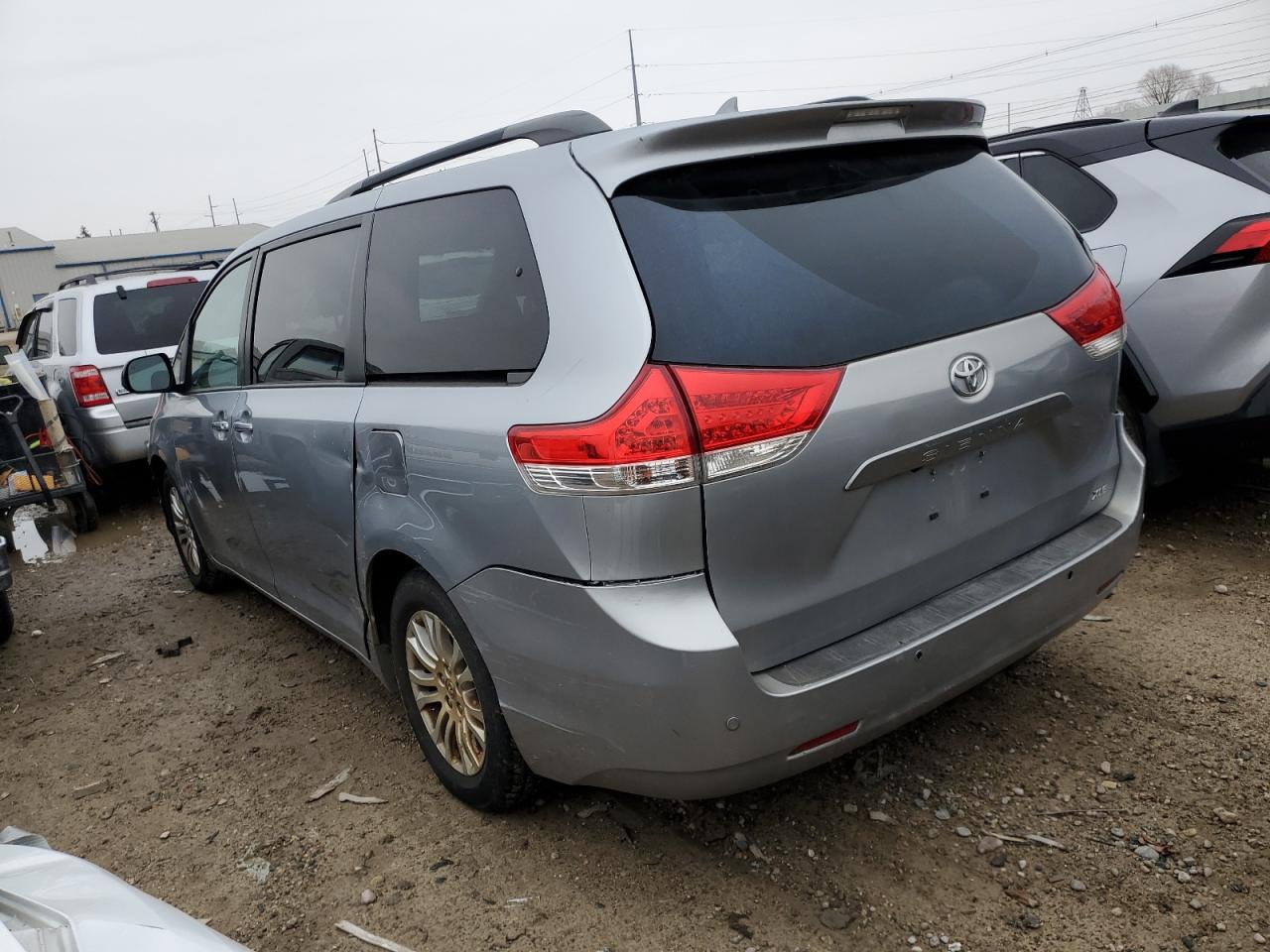 Image 2 of 2014 TOYOTA SIENNA XLE 2014 with VIN 5TDYK3DC1ES449906