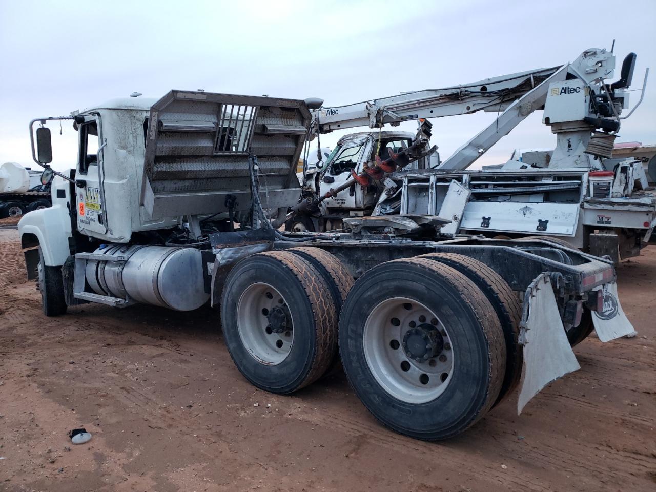 Image 3 of 2013 MACK 600 CHU600 2013 with VIN 1M1AN09Y1DM012560