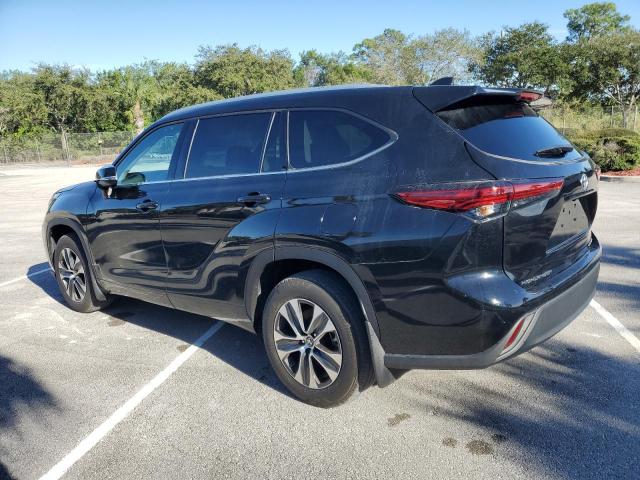 Image 2 of 2022 TOYOTA HIGHLANDER XLE 2022 with VIN 5TDHZRBH5NS570578