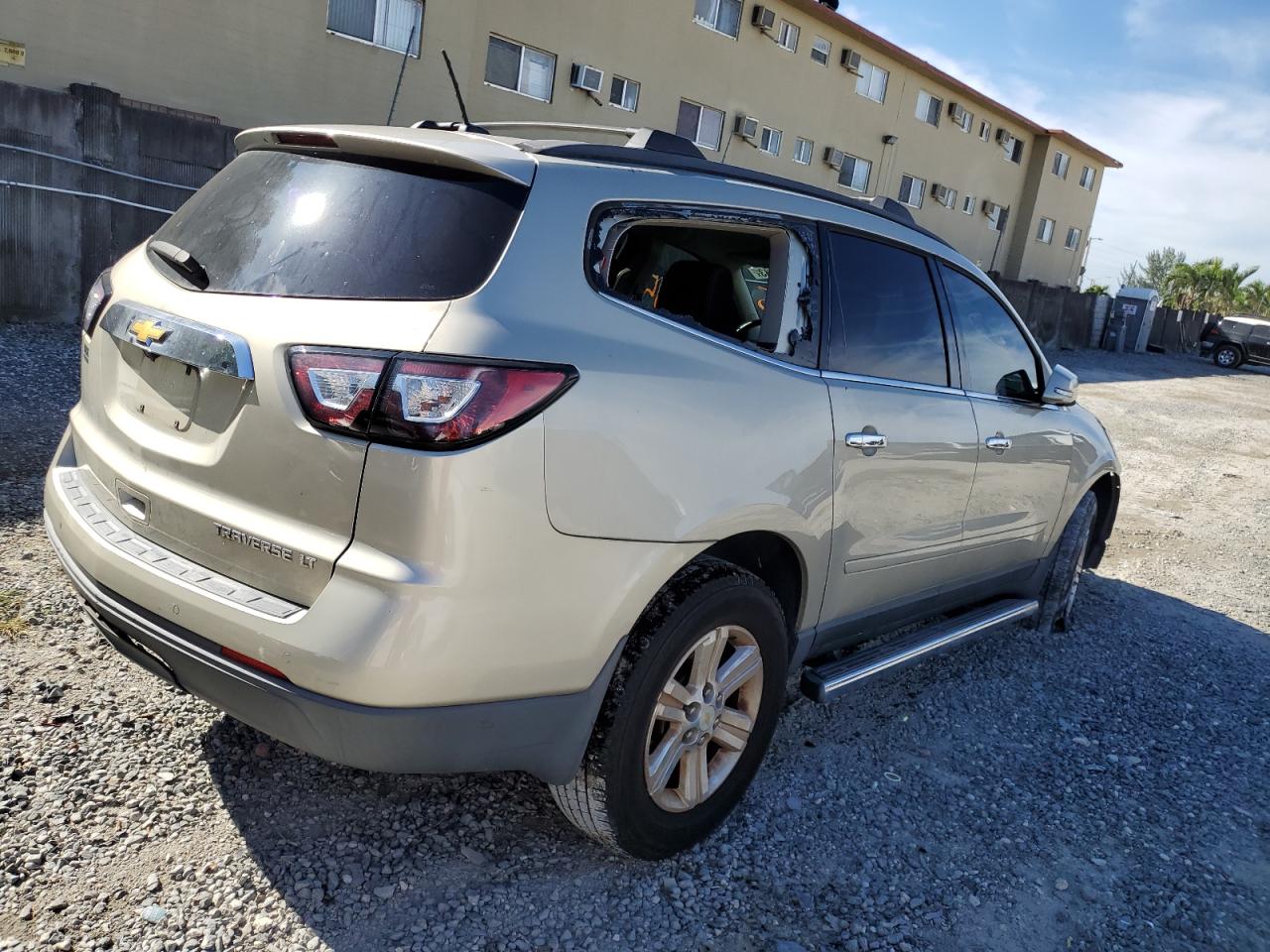 Image 3 of 2013 CHEVROLET TRAVERSE LT 2013 with VIN 1GNKRGKDXDJ104350