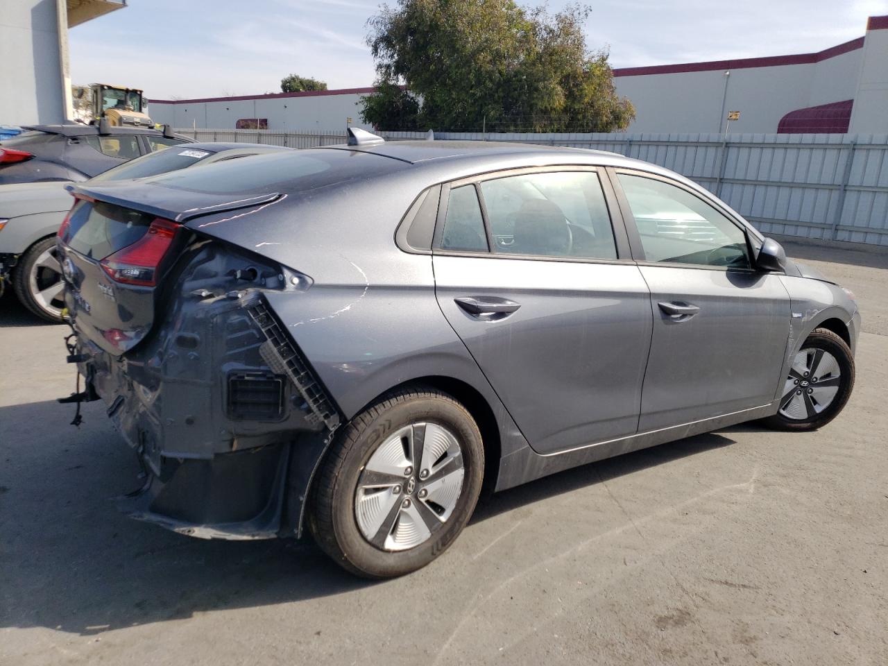 Image 3 of 2019 HYUNDAI IONIQ BLUE 2019 with VIN KMHC65LC2KU168566