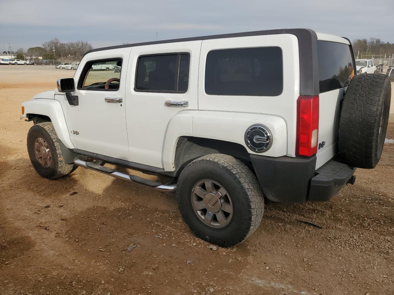 Image 2 of 2006 HUMMER H3  2006 with VIN 5GTDN136168170248