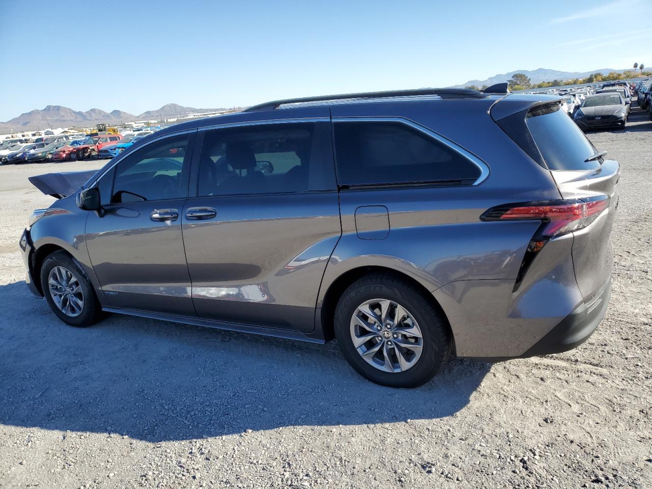 Obraz 2 z 2021 TOYOTA SIENNA LE 2021 z VIN 5TDKRKEC8MS058387