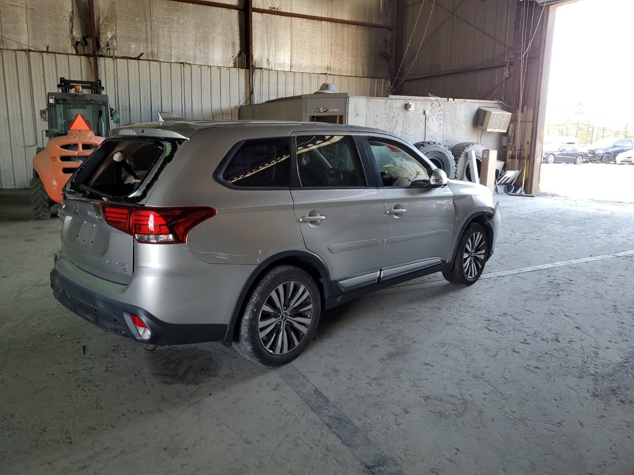 Image 3 of 2019 MITSUBISHI OUTLANDER SE 2019 with VIN JA4AD3A39KZ011428