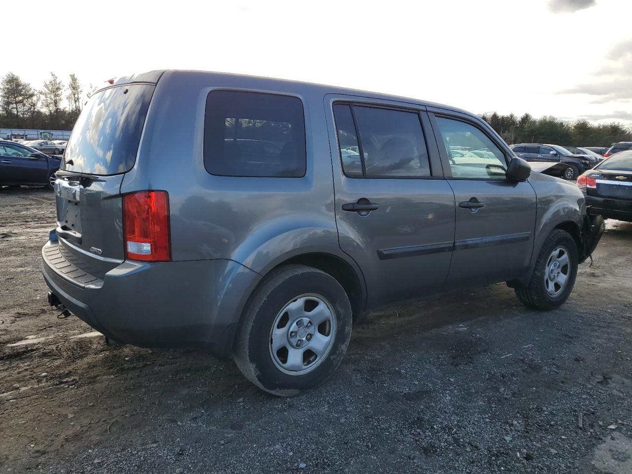 Image 3 of 2011 HONDA PILOT LX 2011 with VIN 5FNYF4H2XBB068793
