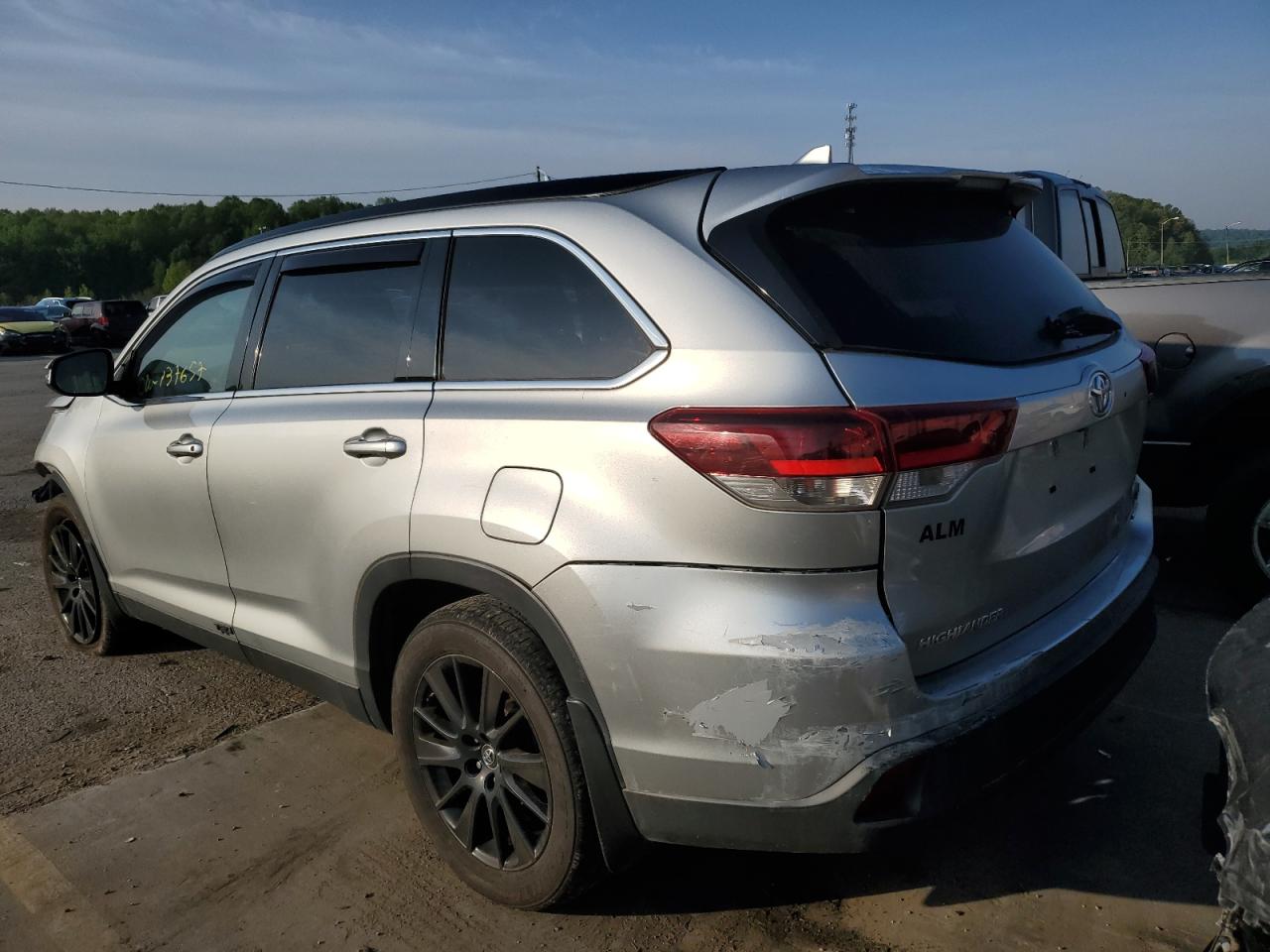 Obraz 2 z 2019 TOYOTA HIGHLANDER SE 2019 z VIN 5TDJZRFH9KS570011