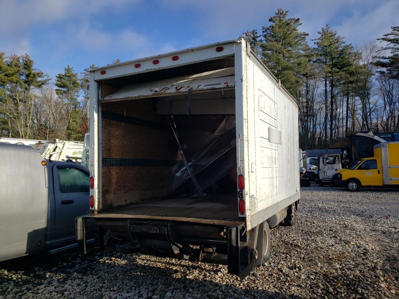 Image 3 of 2003 MITSUBISHI FUSO TRUCK OF AMERICA INC FE 640 2003 with VIN JL6BHE1SX3K000862