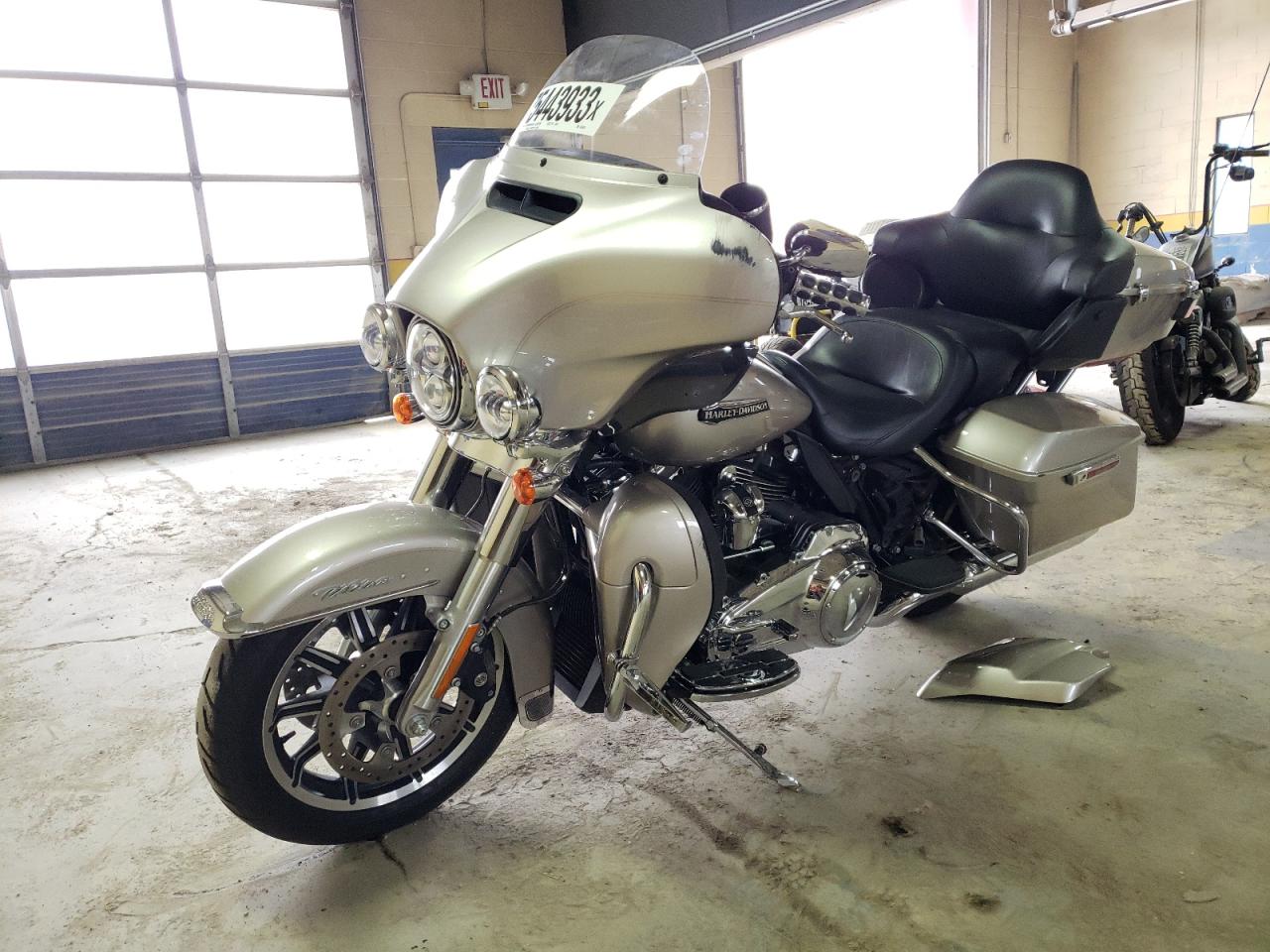 Image 2 of 2018 HARLEY-DAVIDSON FLHTCU ULTRA CLASSIC ELECTRA GLIDE 2018 with VIN 1HD1FCC19JB668425