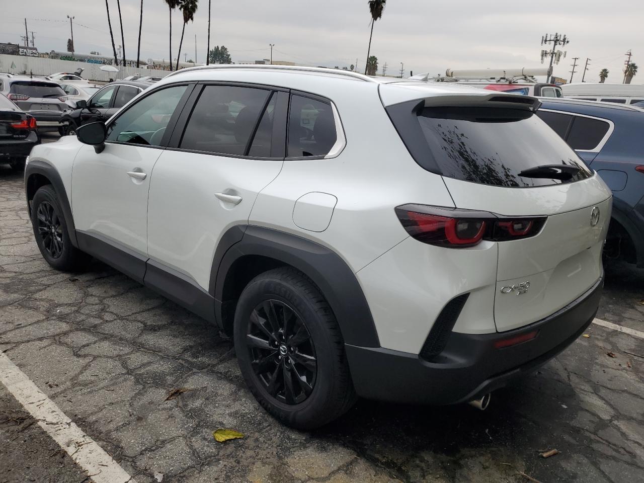 Изображение 2 2024 MAZDA CX-50 PREMIUM 2024 с VIN 7MMVABDM5RN167045