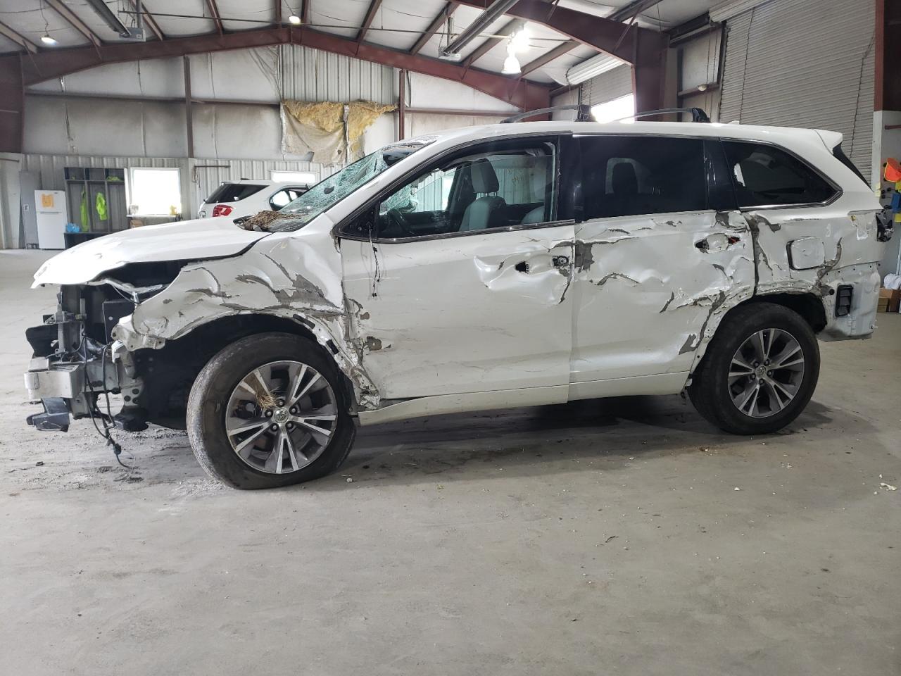 Obraz 2015 TOYOTA HIGHLANDER LE 2015