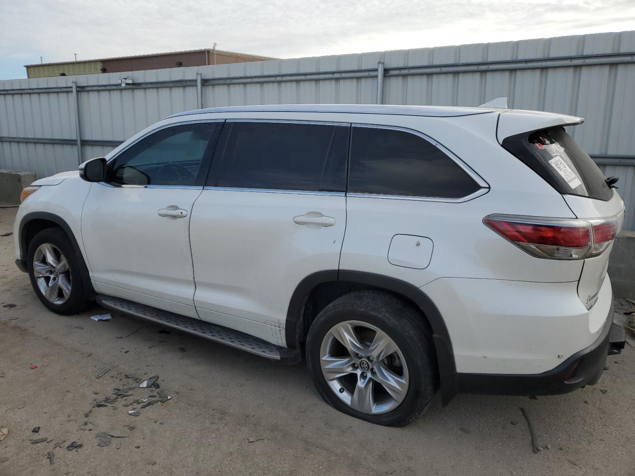 Image 2 of 2016 TOYOTA HIGHLANDER LIMITED 2016 with VIN 5TDYKRFH2GS151752