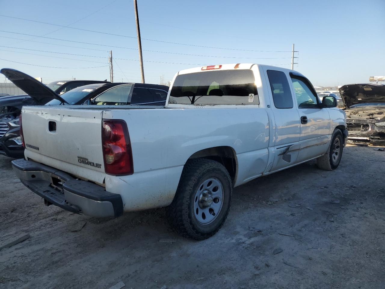 Image 3 of 2005 CHEVROLET SILVERADO C1500 2005 with VIN 2GCEC19V351242021