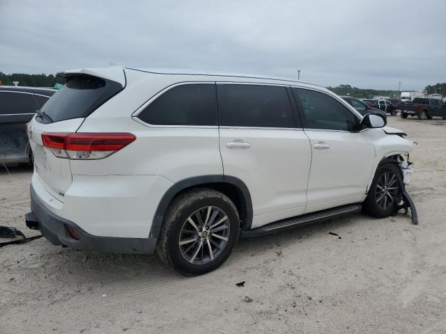 Image 3 of 2017 TOYOTA HIGHLANDER SE 2017 with VIN 5TDKZRFH2HS521729