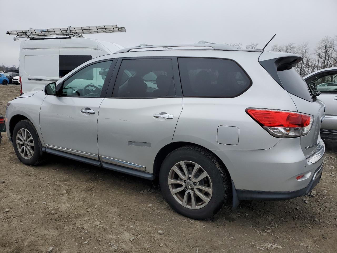 Изображение 2 2015 NISSAN PATHFINDER S 2015 с VIN 5N1AR2MM5FC613057