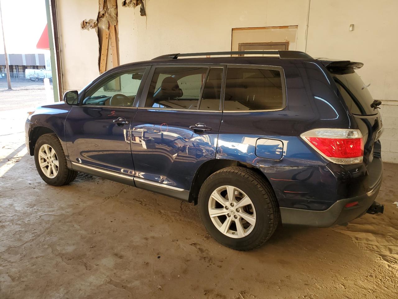 Изображение 2 2013 TOYOTA HIGHLANDER BASE 2013 с VIN 5TDBK3EH2DS250281