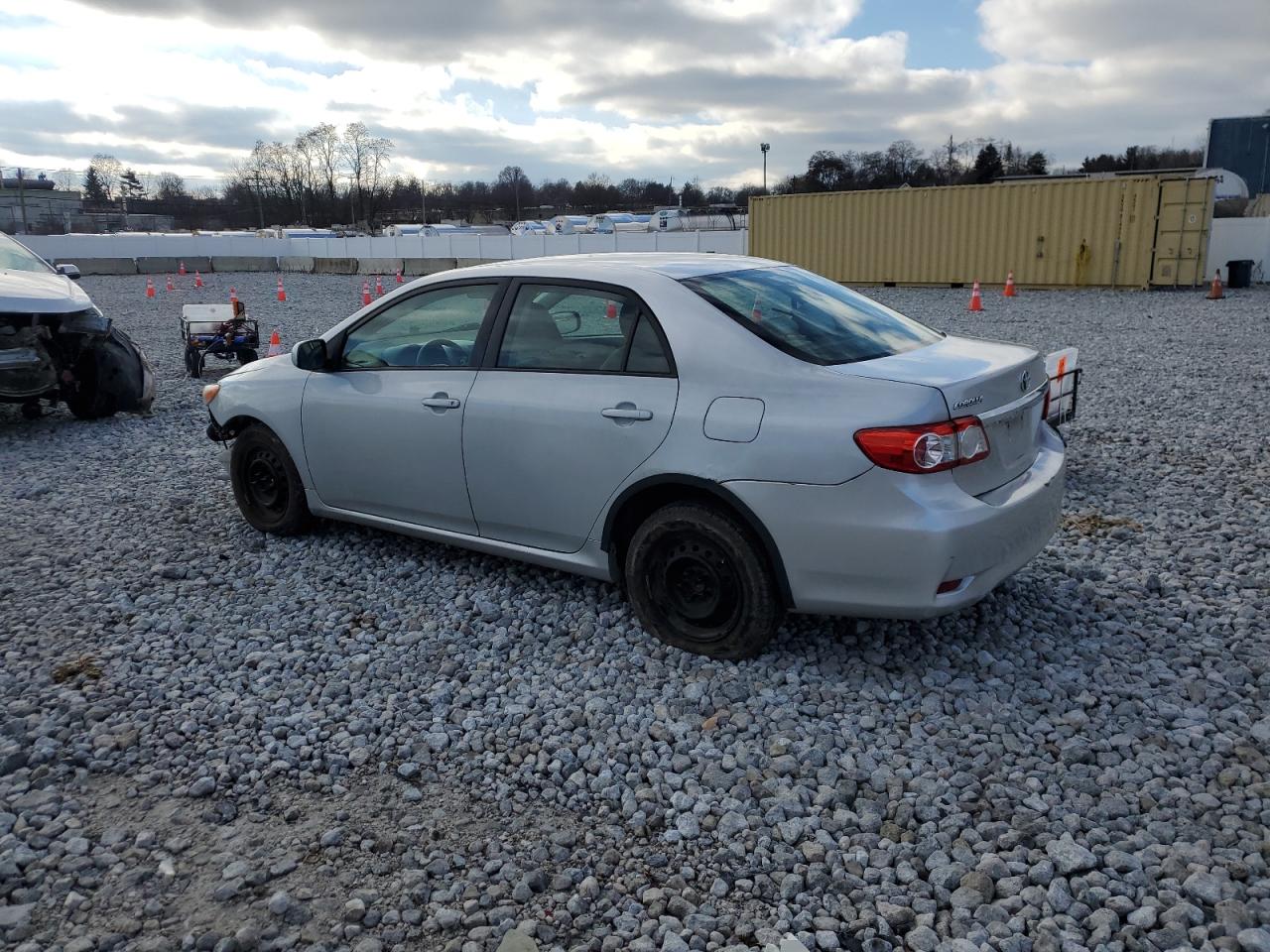Image 2 of 2011 TOYOTA COROLLA BASE 2011 with VIN JTDBU4EE1B9136628