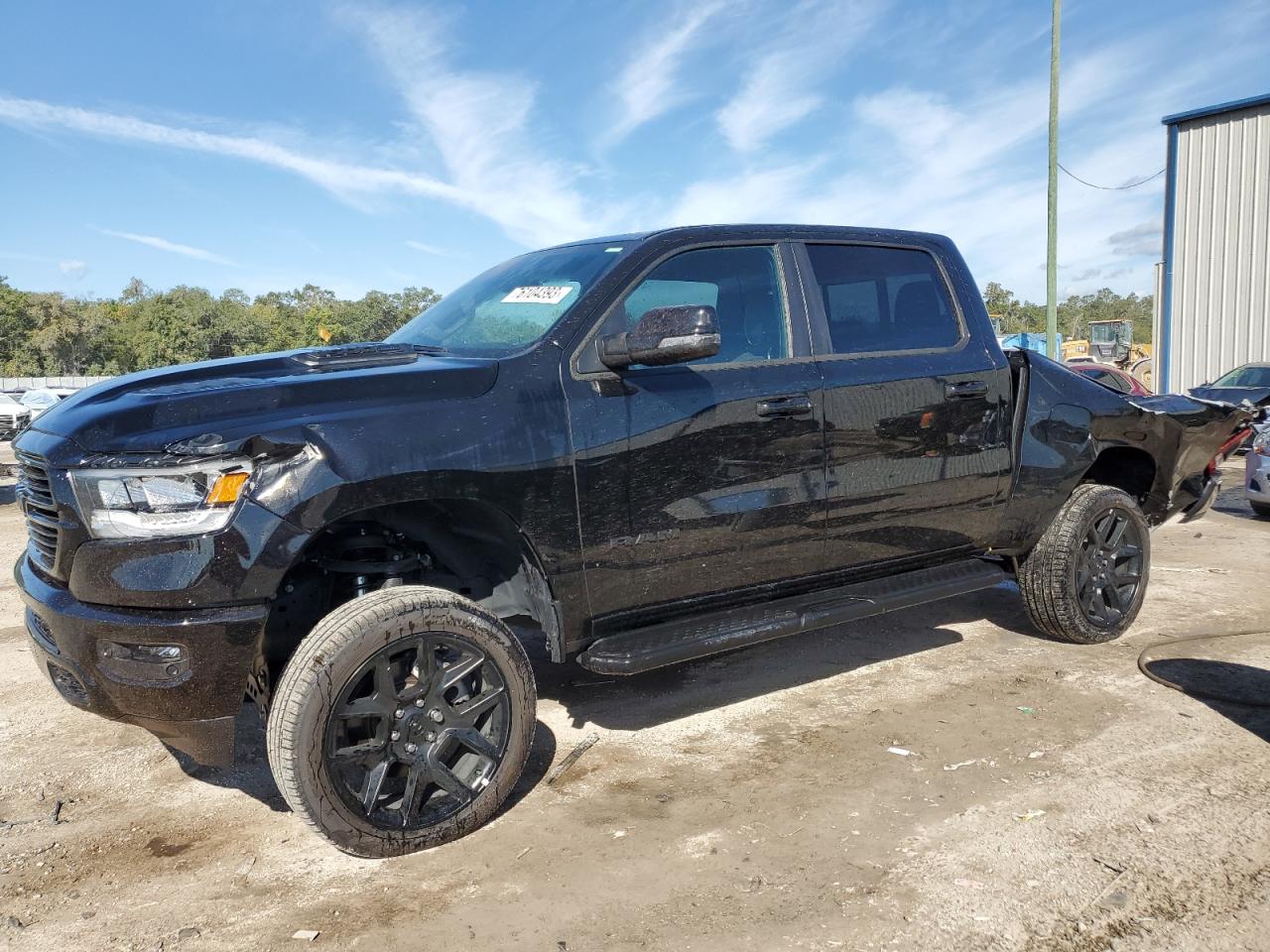 Изображение 1 2023 RAM 1500 LARAMIE 2023 с VIN 1C6SRFJT7PN589823