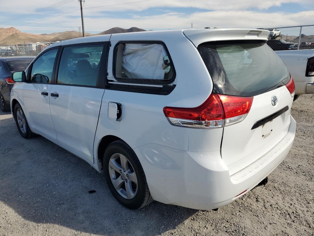 Изображение 2 2013 TOYOTA SIENNA  2013 с VIN 5TDZK3DC2DS351499