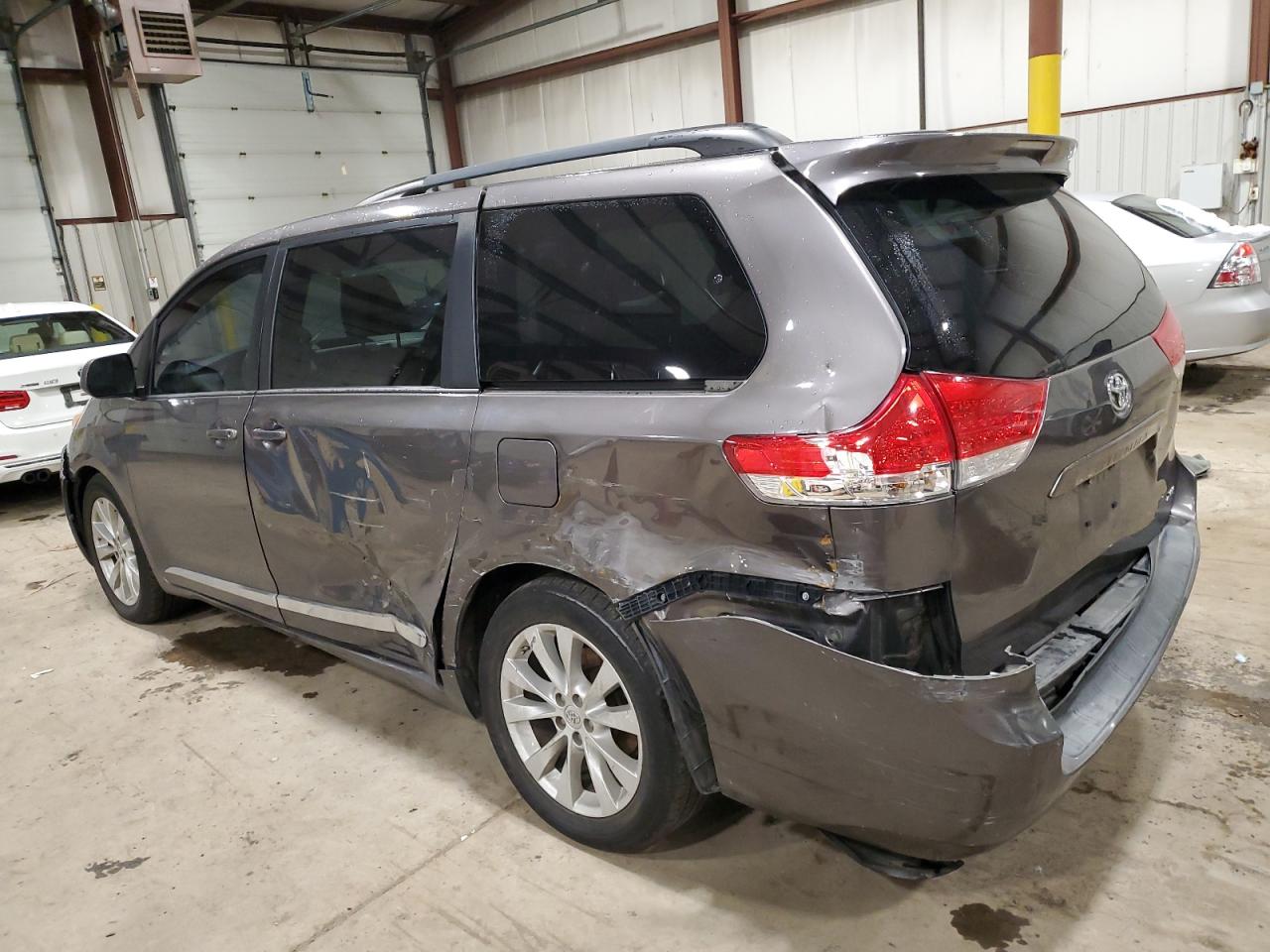 Image 2 of 2013 TOYOTA SIENNA XLE 2013 with VIN 5TDYK3DC1DS347536