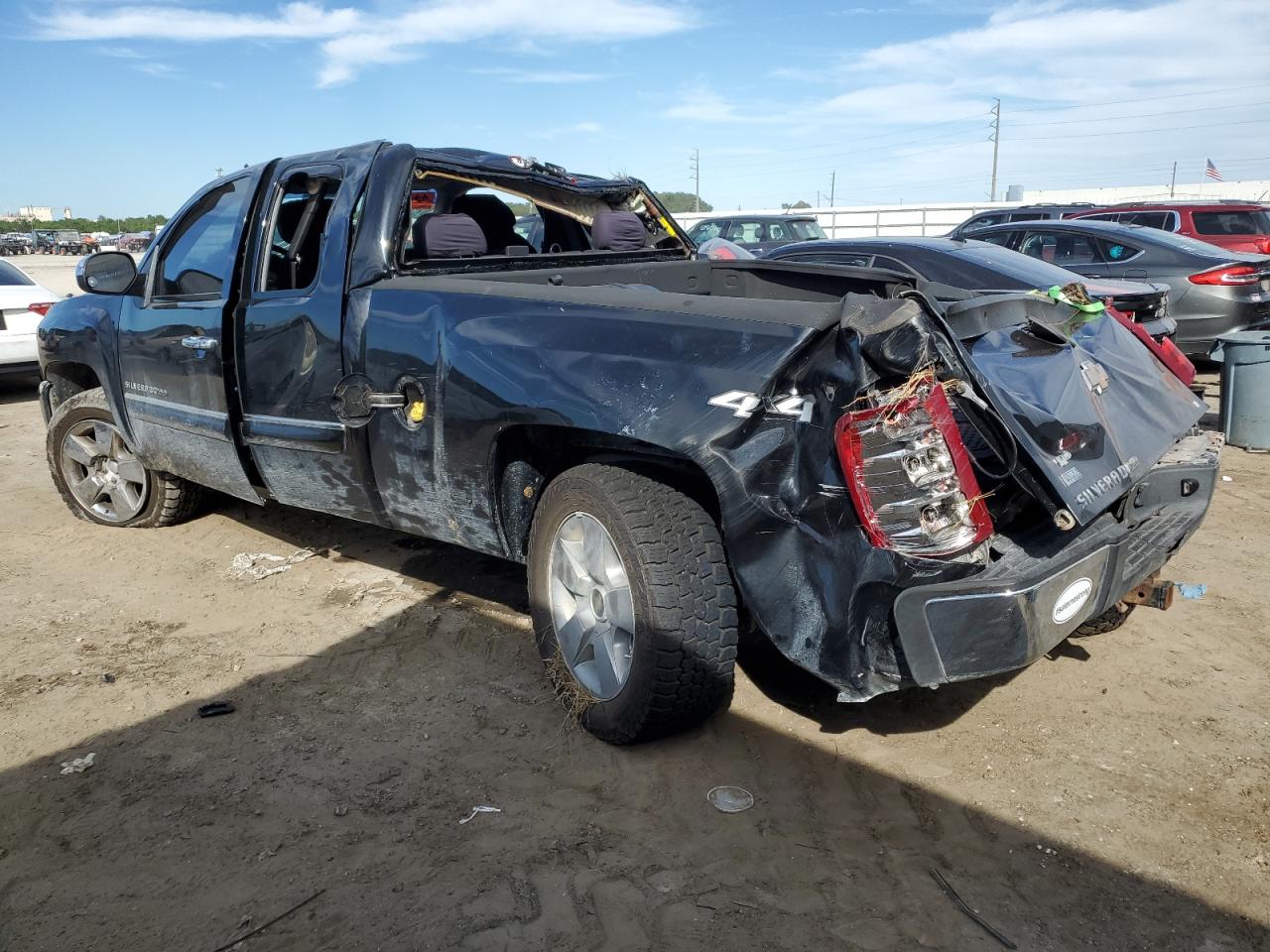 Изображение 2 2011 CHEVROLET SILVERADO K1500 LT 2011 с VIN 1GCRKSE31BZ255979