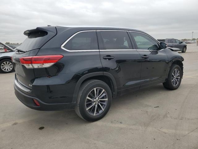 Image 3 of 2017 TOYOTA HIGHLANDER SE 2017 with VIN 5TDKZRFH8HS211987