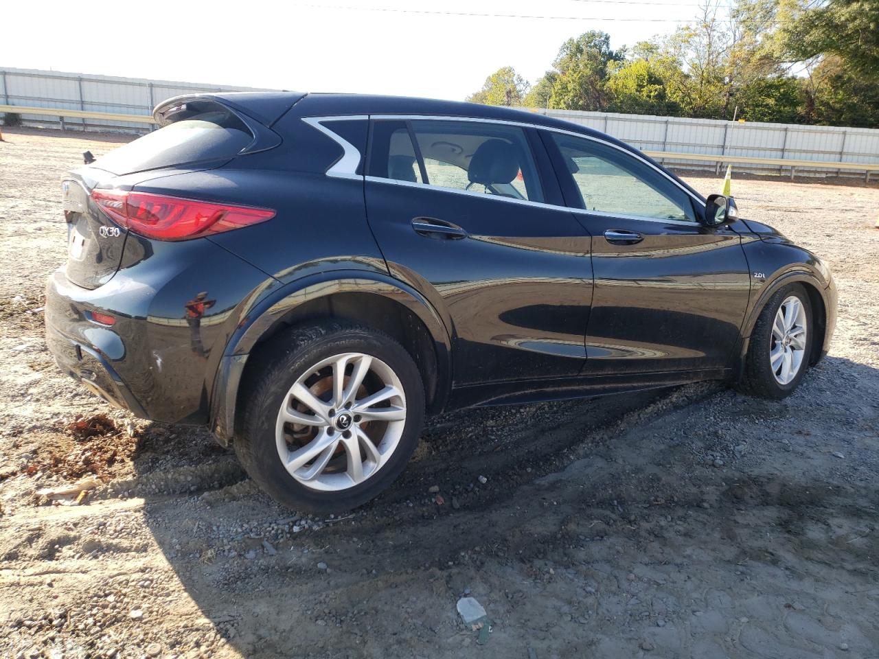 Obraz 3 z 2018 INFINITI QX30 BASE 2018 z VIN SJKCH5CPXJA058735