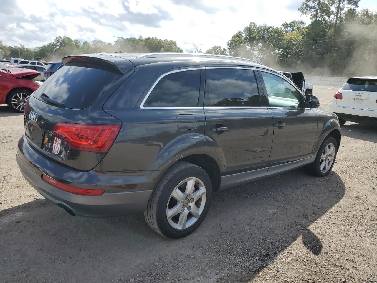 Image 3 of Audi Q7 Premium 2011 with VIN WA1CGAFE5BD010627