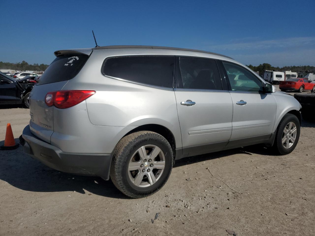 Image 3 of 2011 CHEVROLET TRAVERSE LT 2011 with VIN 1GNKRGED8BJ116151