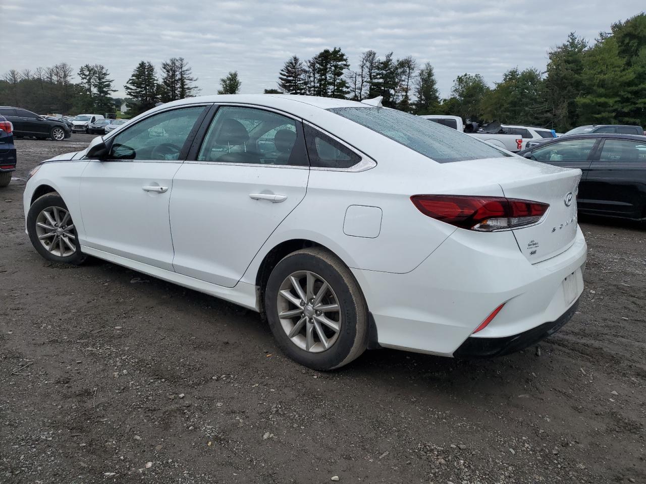 Image 2 of 2019 HYUNDAI SONATA SE 2019 with VIN 5NPE24AF8KH758202
