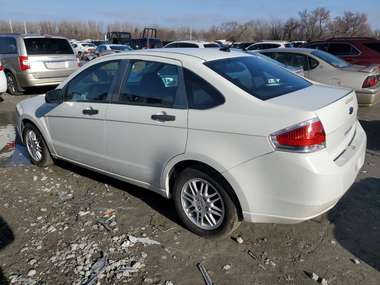 Image 2 of 2010 FORD FOCUS SE 2010 with VIN 1FAHP3FN1AW165420