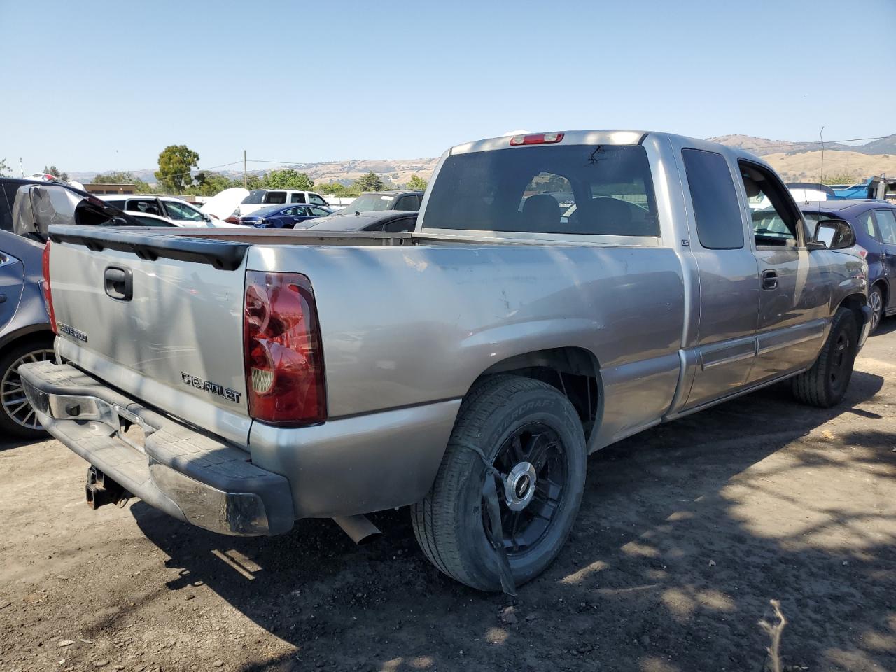 Image 3 of 2003 CHEVROLET SILVERADO C1500 2003 with VIN 2GCEC19T131343831