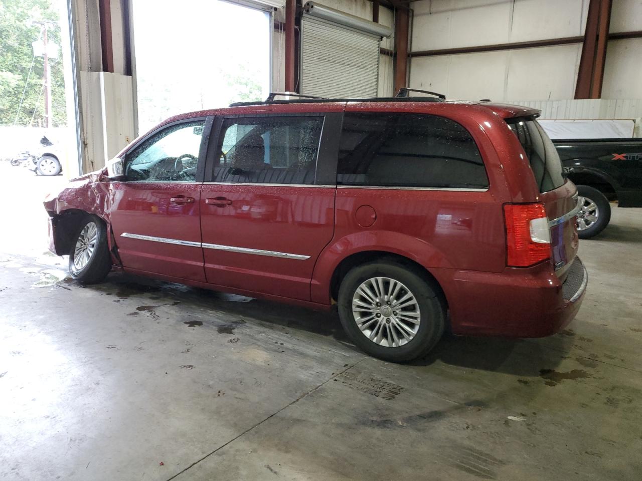 Изображение 2 2015 CHRYSLER TOWN & COUNTRY TOURING L 2015 с VIN 2C4RC1CG7FR697422