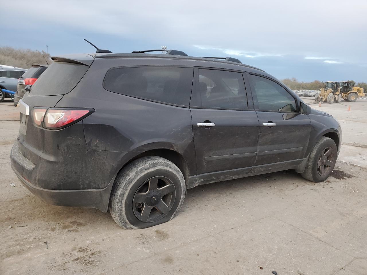Изображение 3 2017 CHEVROLET TRAVERSE LS 2017 с VIN 1GNKRFED6HJ173242