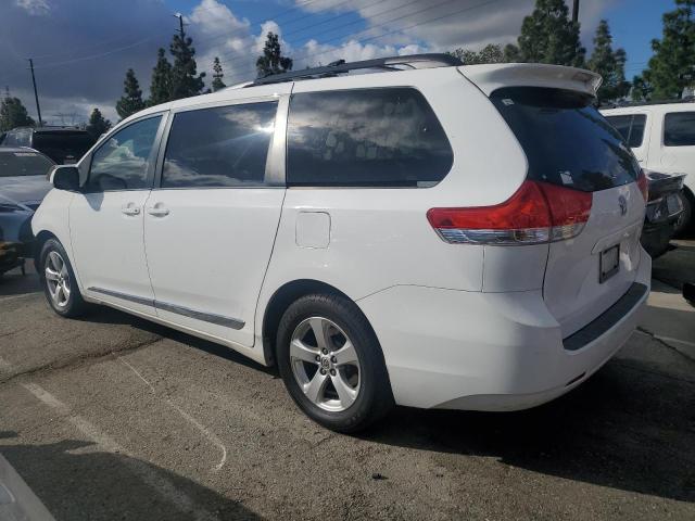 Obraz 2 z 2013 TOYOTA SIENNA LE 2013 z VIN 5TDKK3DC8DS388462