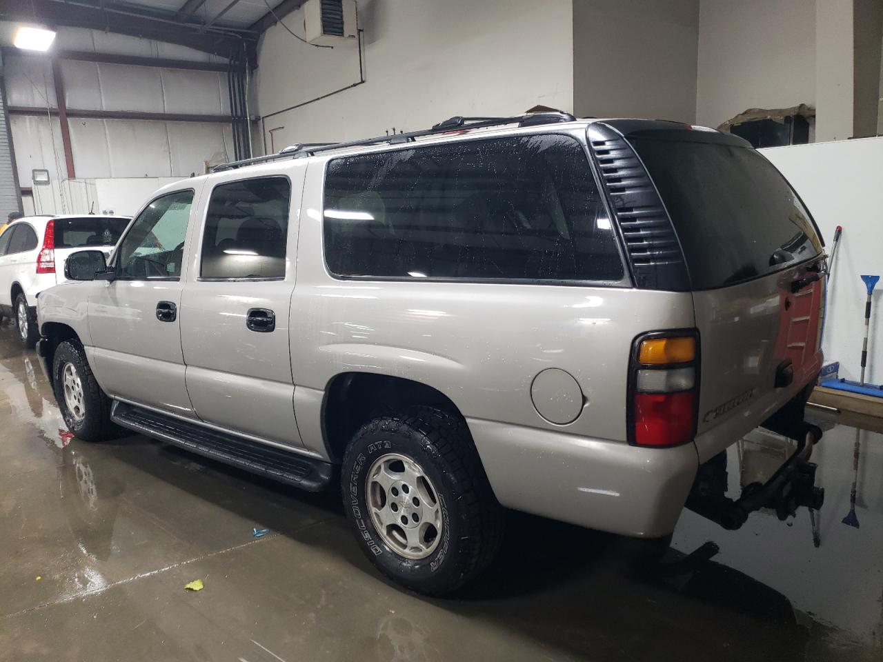 Image 2 of 2006 CHEVROLET SUBURBAN C1500 2006 with VIN 1GNEC16Z66J167465