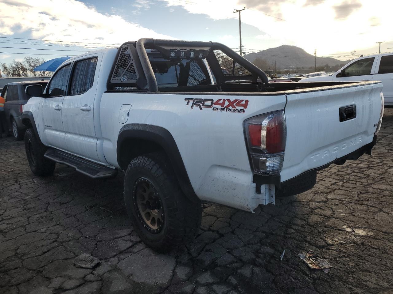 Obraz 2 z 2023 TOYOTA TACOMA DOUBLE CAB 2023 z VIN 3TMDZ5BN4PM144137