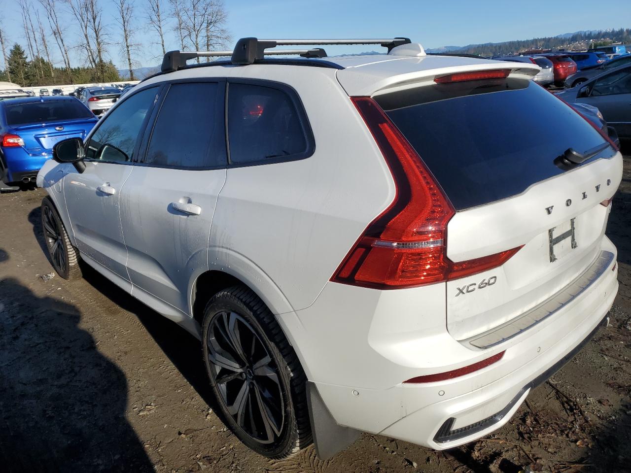 Изображение 2 2022 VOLVO XC60 T8 RECHARGE R-DESIGN 2022 с VIN YV4BR0DMXN1960534