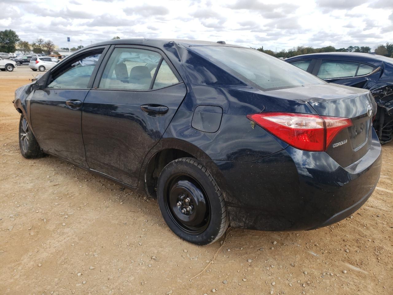 Изображение 2 2018 TOYOTA COROLLA L 2018 с VIN 5YFBURHEXJP821518