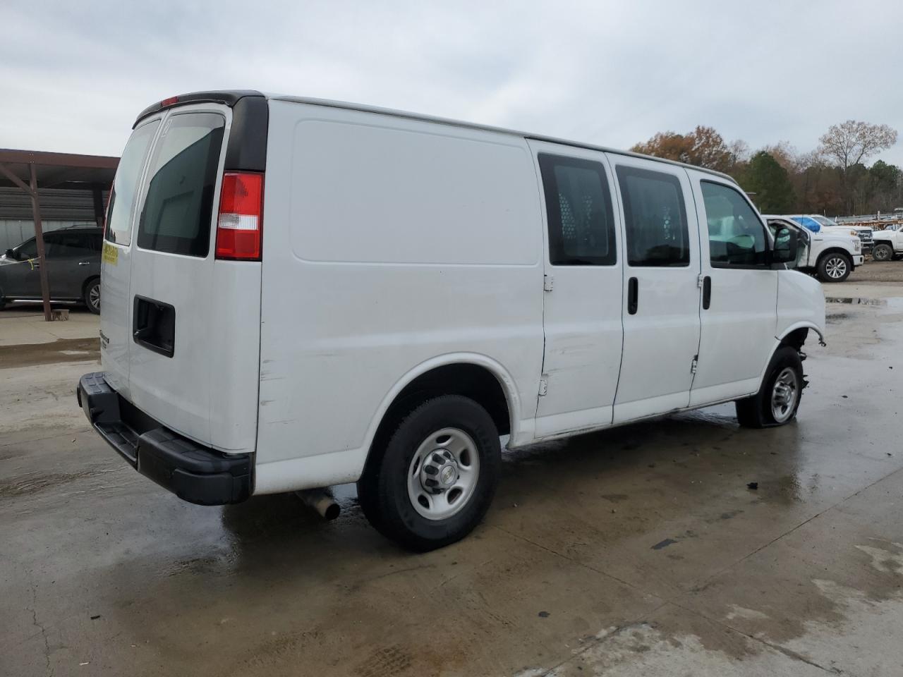 Изображение 3 2021 CHEVROLET EXPRESS G2500  2021 с VIN 1GCWGAFP3M1231040