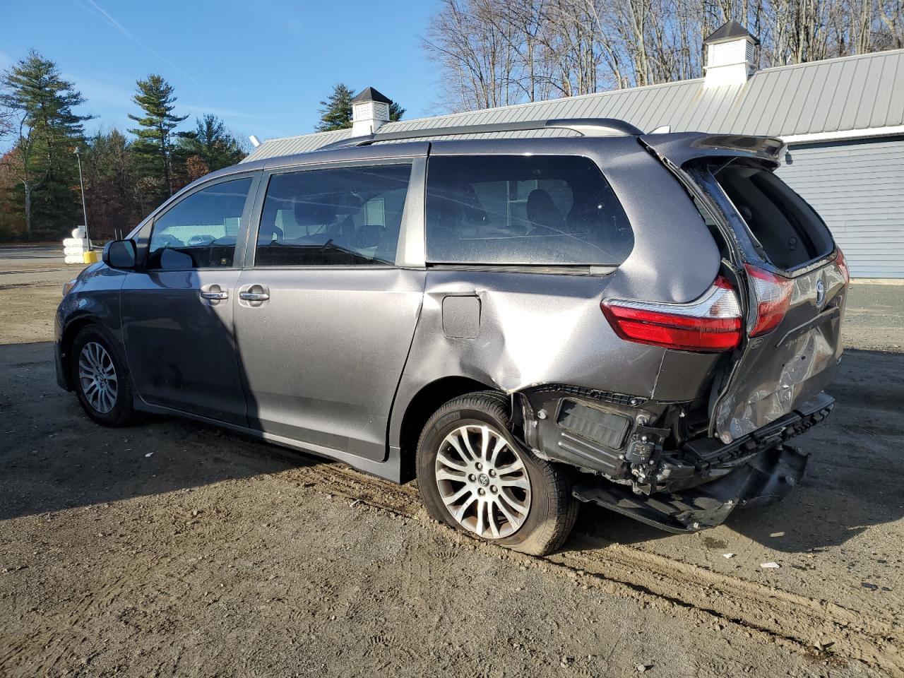 Image 2 of 2019 TOYOTA SIENNA XLE 2019 with VIN 5TDYZ3DC8KS018549